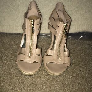 Guess wedges